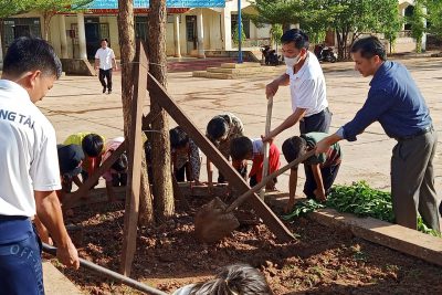 Báo cáo trong cây kỹ niệm sinh nhật Bác ngày 19-5/2022